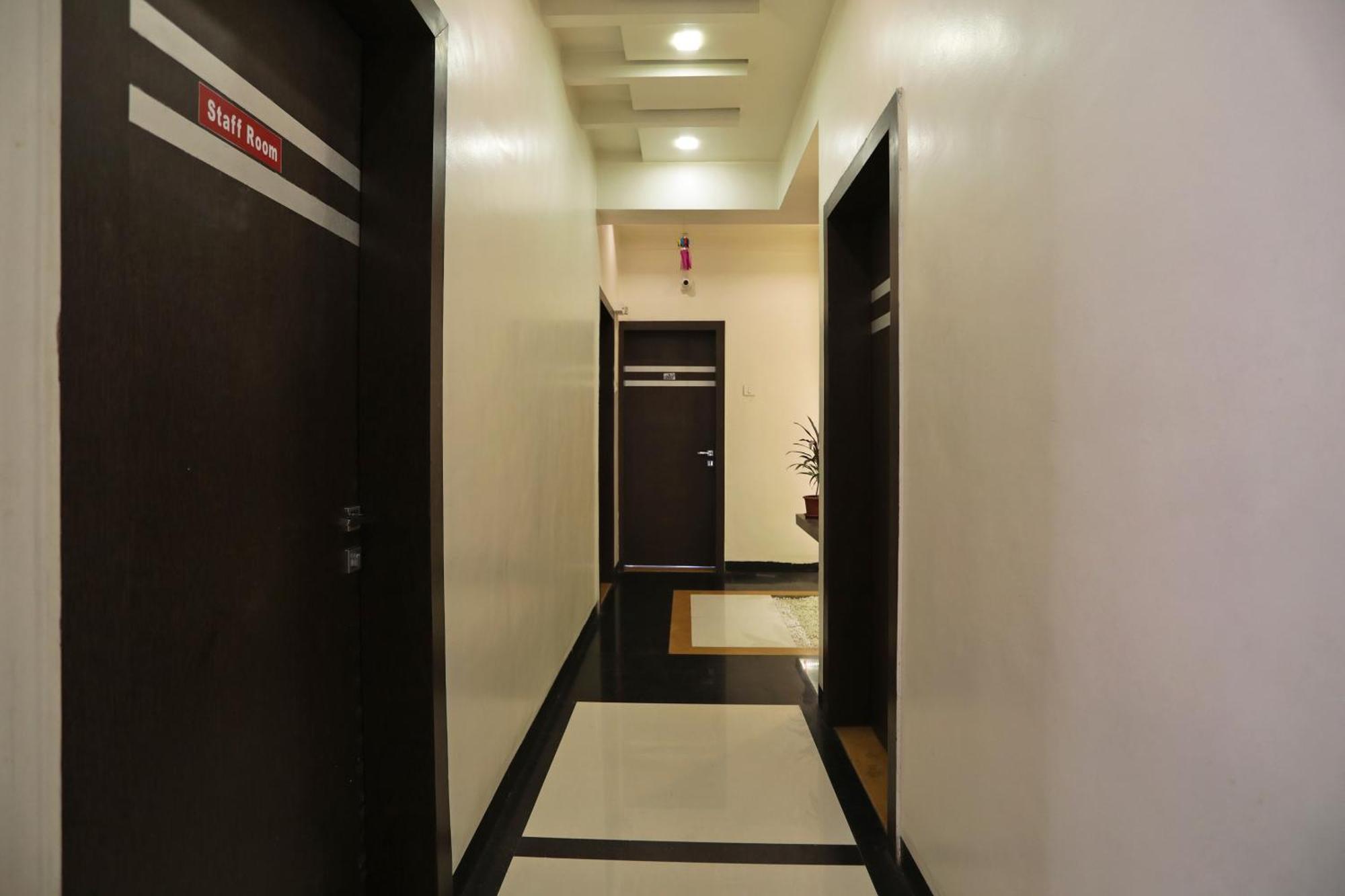 Hotel O Everest Inn Hotel Pune Esterno foto